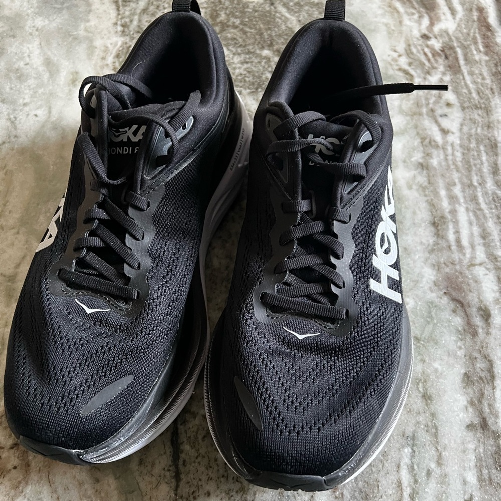 Women’s HOKA Bondi 8 Running Shoes / Size 10B
